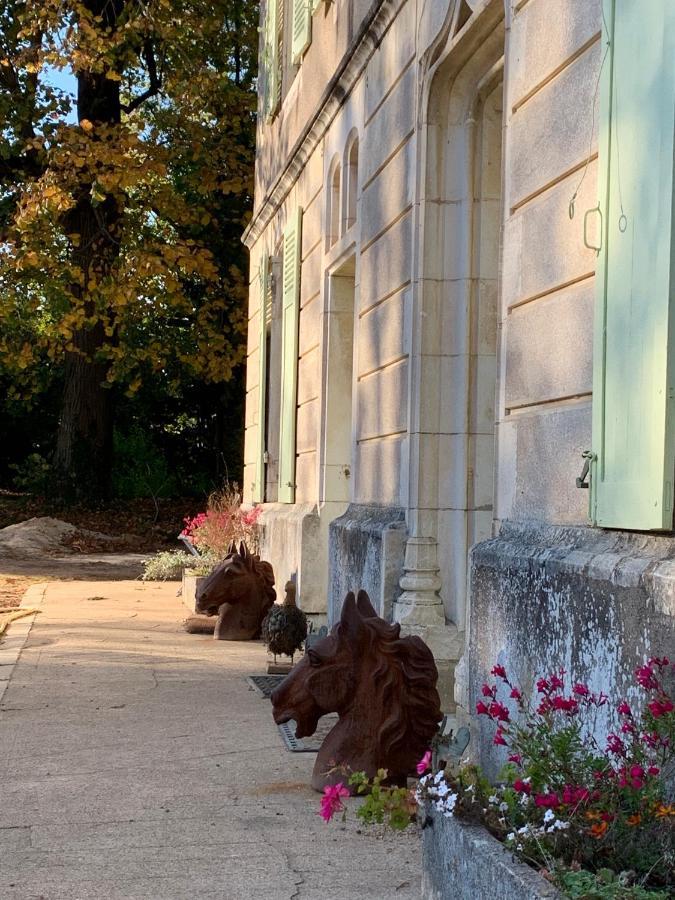 Chateau Du Mauny, Gites Et Chambres D'Hotes En Bourgogne Rosey Exterior photo